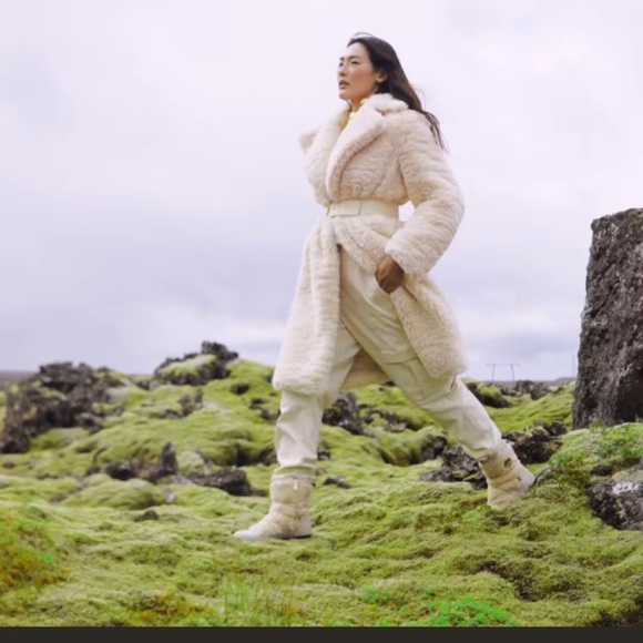 NWT Banana Republic Sierra Moleskin Cargo Pants, Cream/White, Petite 0-2 - Picture 9 of 10